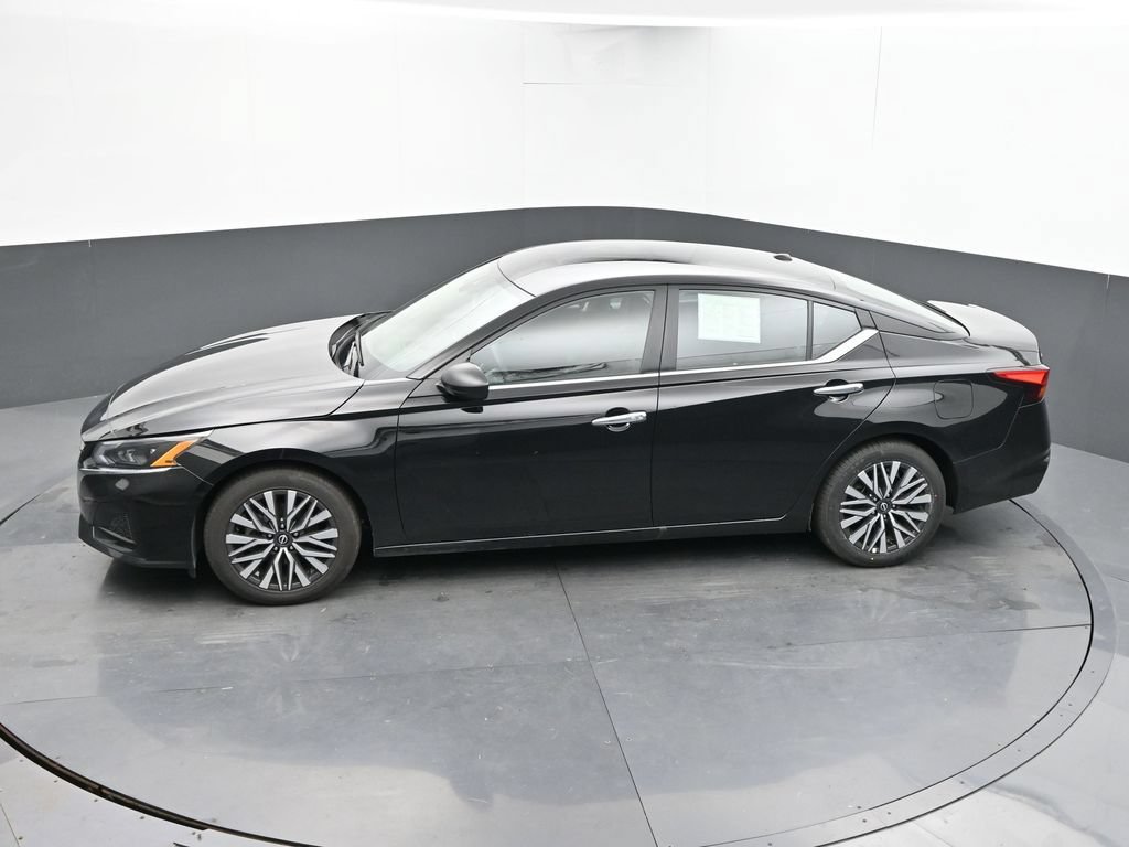 Used 2025 Nissan Altima 2.5 SV FWD image 39