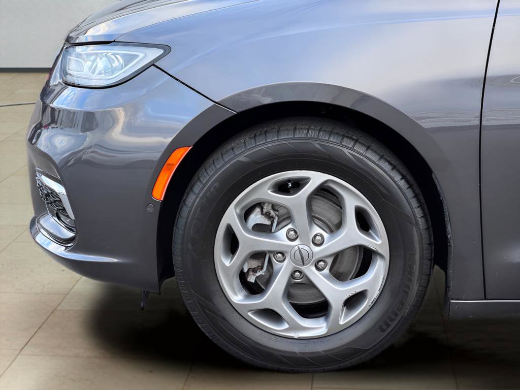 Used 2022 Chrysler Pacifica Limited FWD image 42