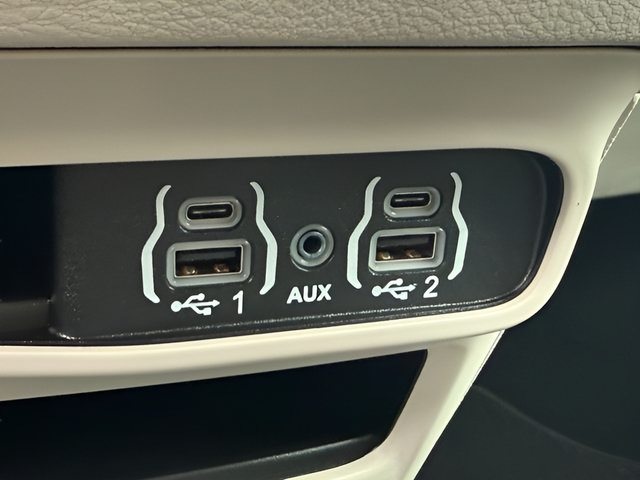 Used 2024 Chrysler Pacifica Touring-L FWD image 13