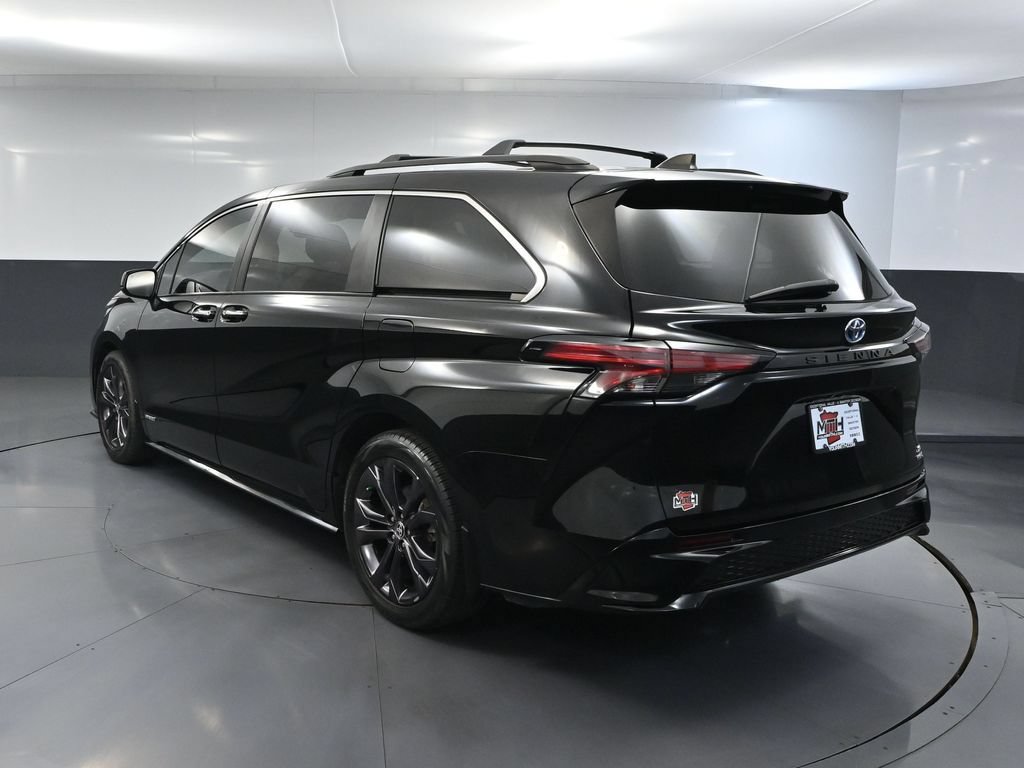 Used 2021 Toyota Sienna XSE FWD image 5