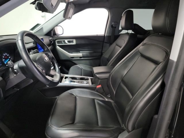 Used 2022 Ford Explorer XLT w/ Equipment Group 202A AWD/4WD image 9