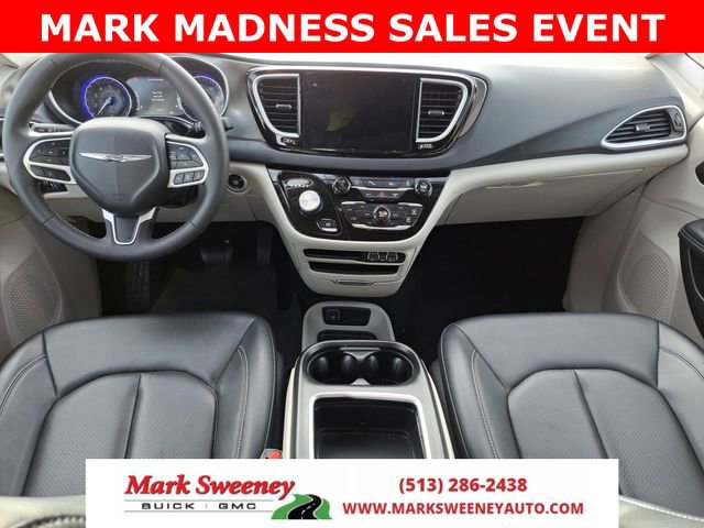 Used 2024 Chrysler Pacifica Touring-L image 6