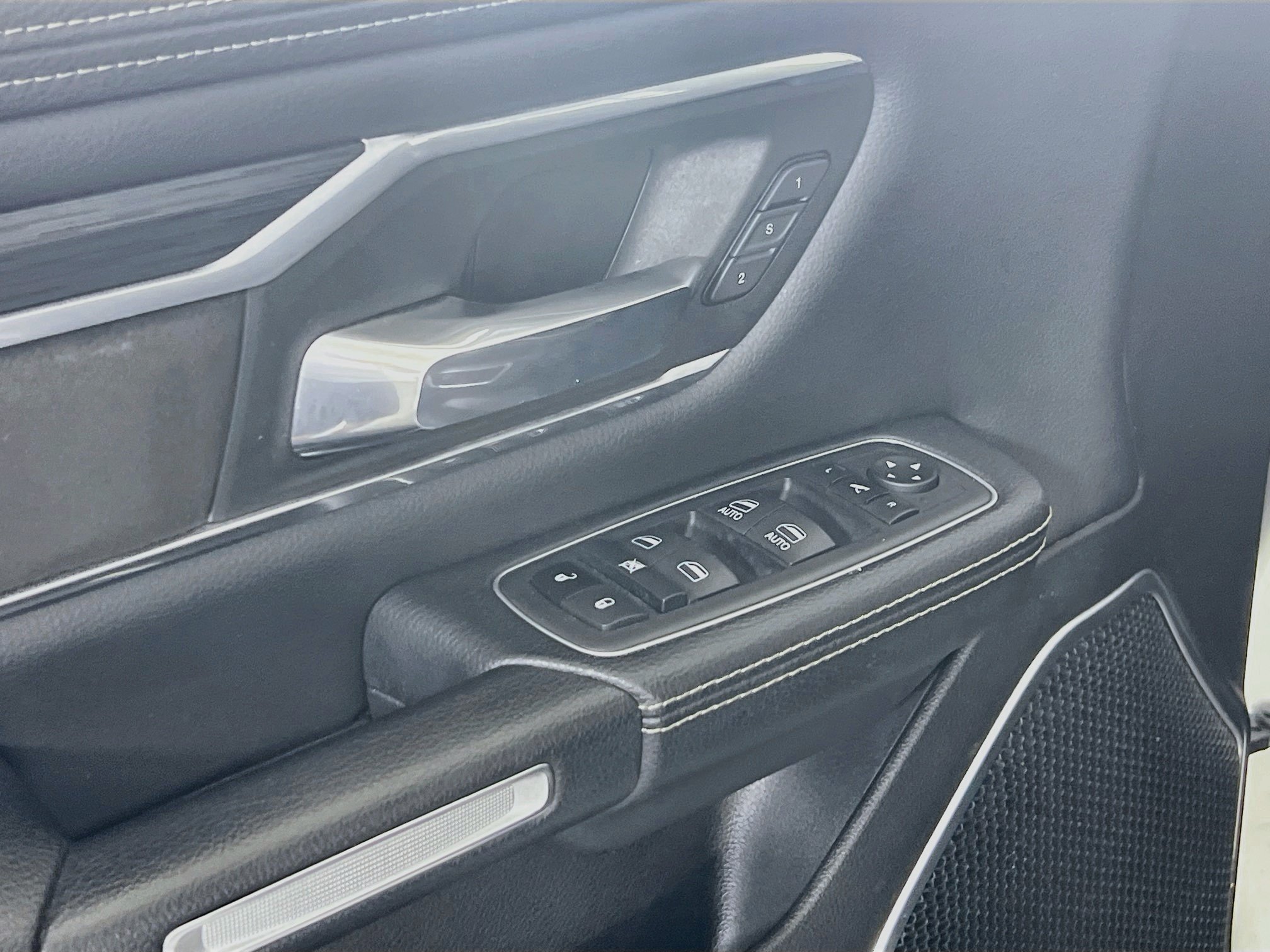 Used 2023 RAM 1500 Laramie AWD/4WD image 18