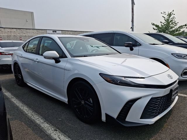 Certified 2025 Toyota Camry SE FWD image 3