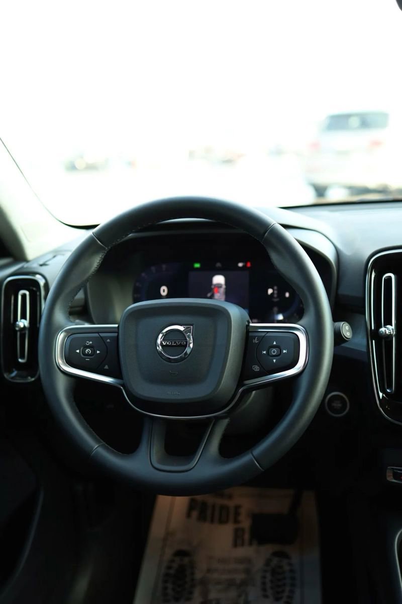 Used 2025 Volvo XC40 B5 Core image 37