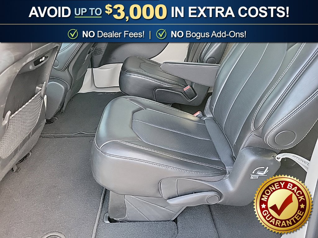 Used 2024 Chrysler Pacifica Touring-L FWD image 19
