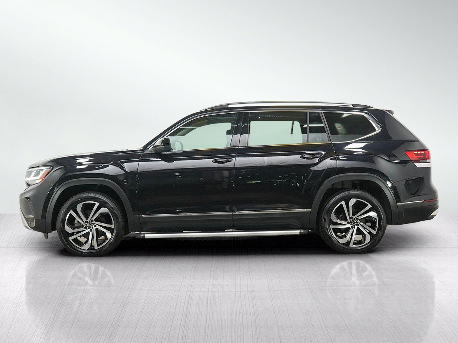 Used 2023 Volkswagen Atlas SEL AWD/4WD image 2