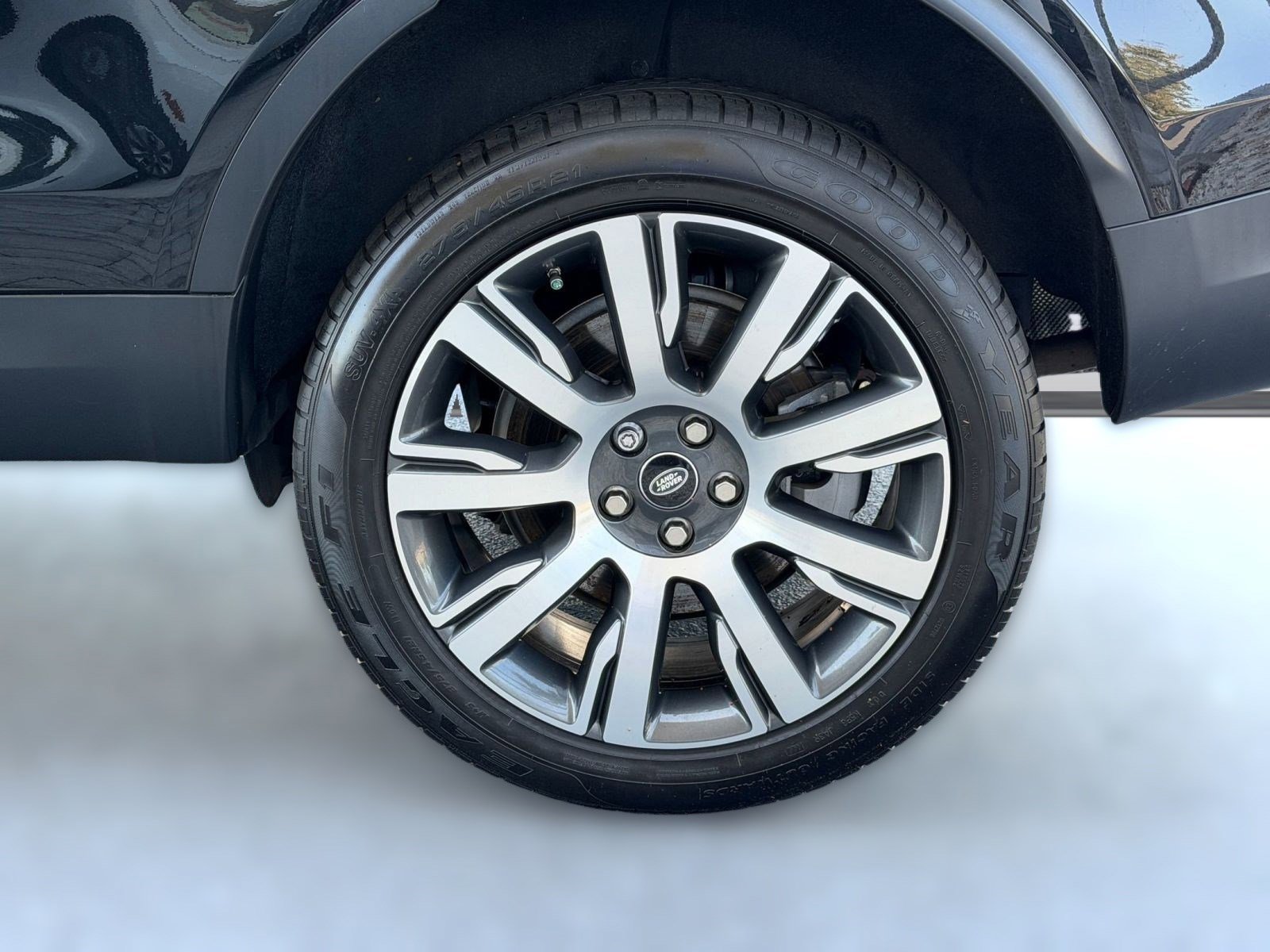 Used 2019 Land Rover Discovery HSE image 12
