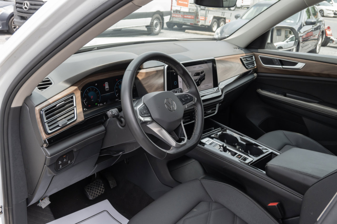 Used 2024 Volkswagen Atlas SE image 20