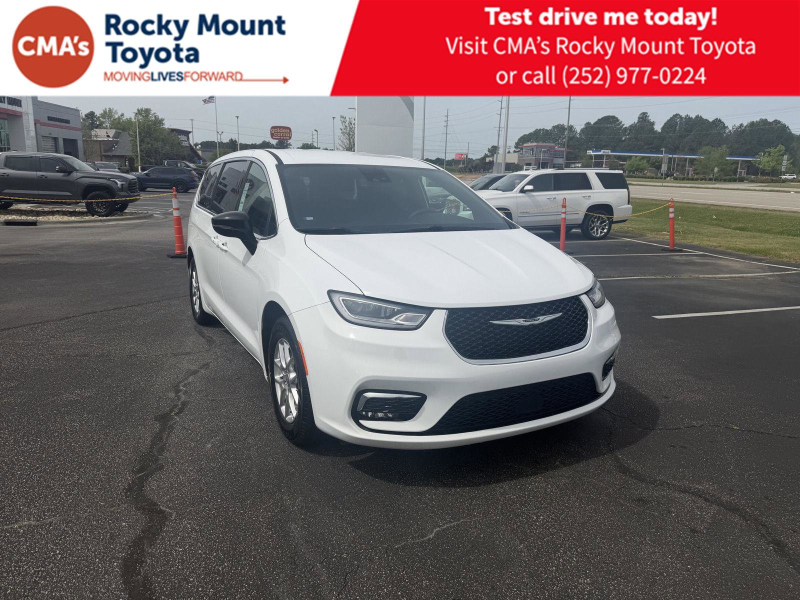 Used 2025 Chrysler Pacifica Select