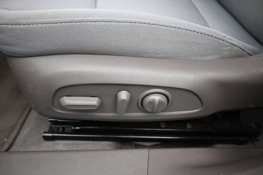 Used 2017 Chevrolet Malibu LT FWD image 12