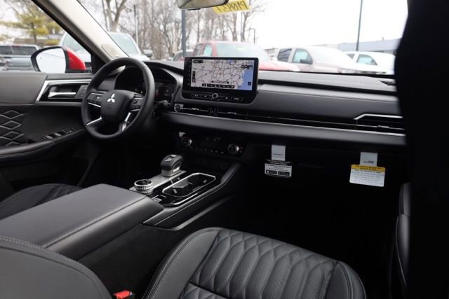 Used 2025 Mitsubishi Outlander SEL image 43