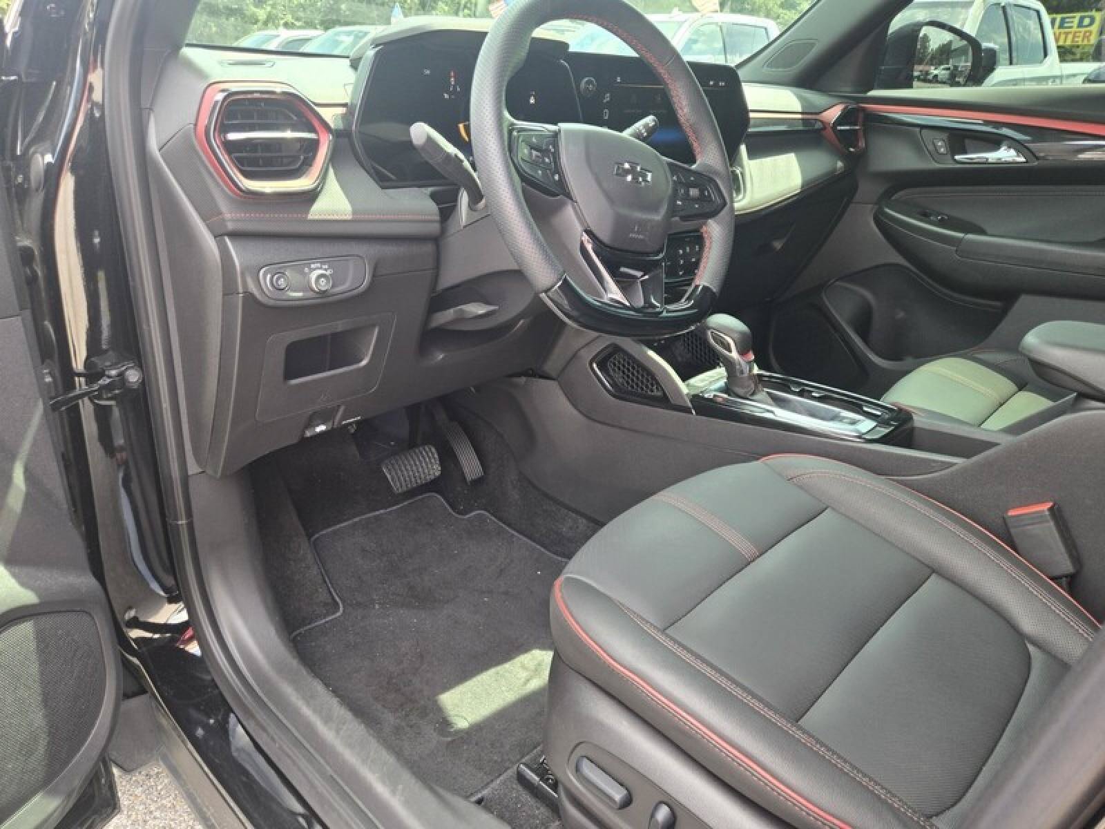 Used 2025 Chevrolet TrailBlazer RS w/ Driver Confidence Package FWD image 18