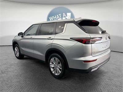 New 2026 Mitsubishi Outlander ES image 6