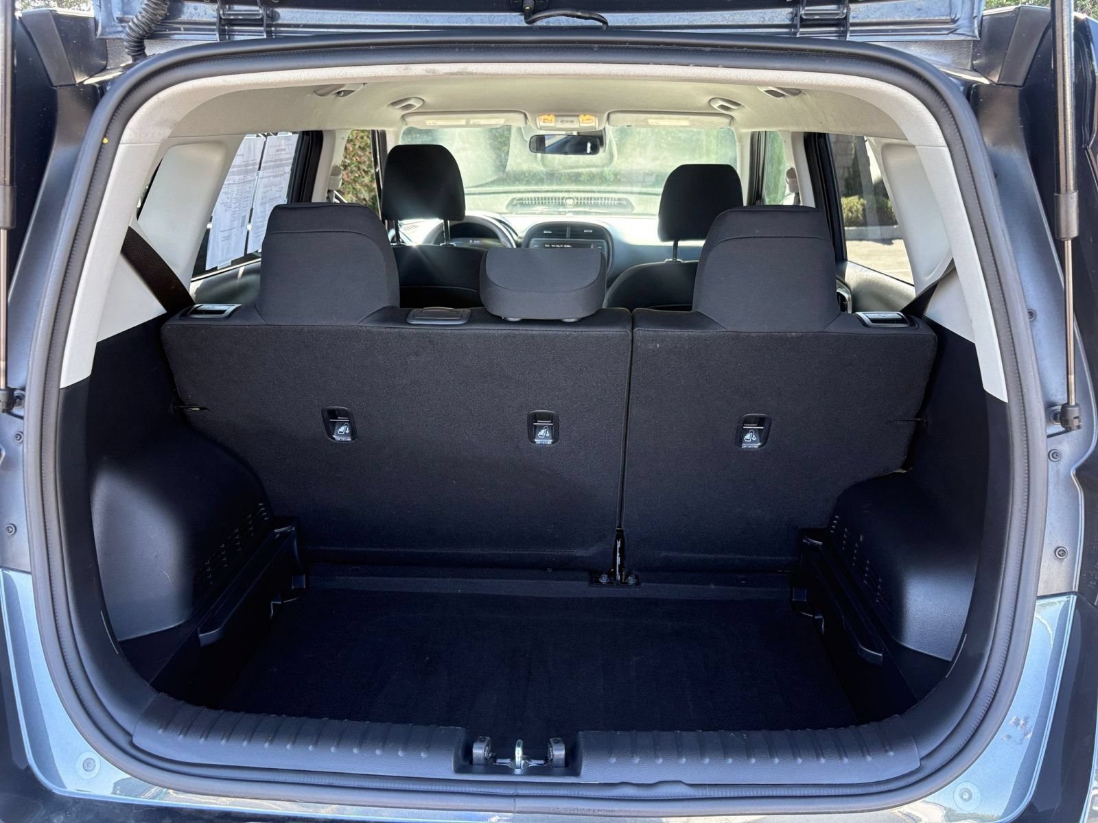 Used 2025 Kia Soul LX w/ LX Technology Package FWD image 29
