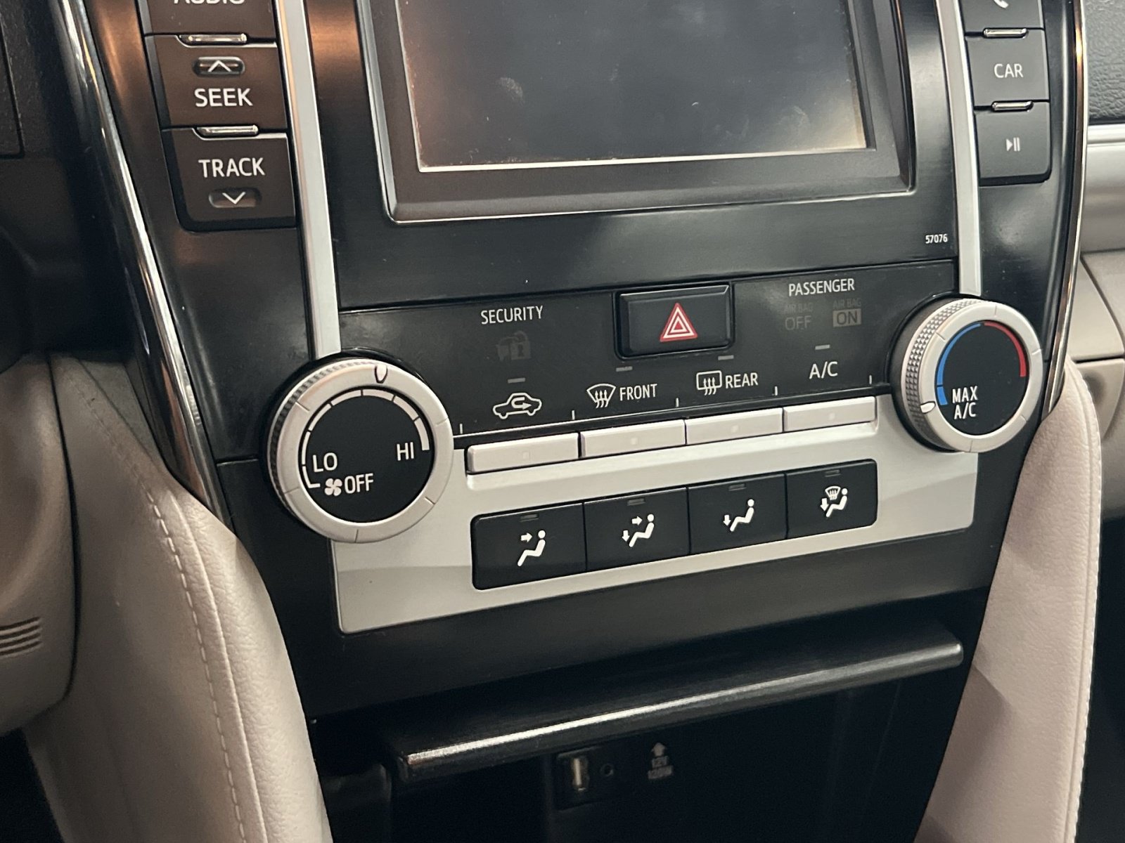 Used 2014 Toyota Camry LE w/ Moonroof Package FWD image 15