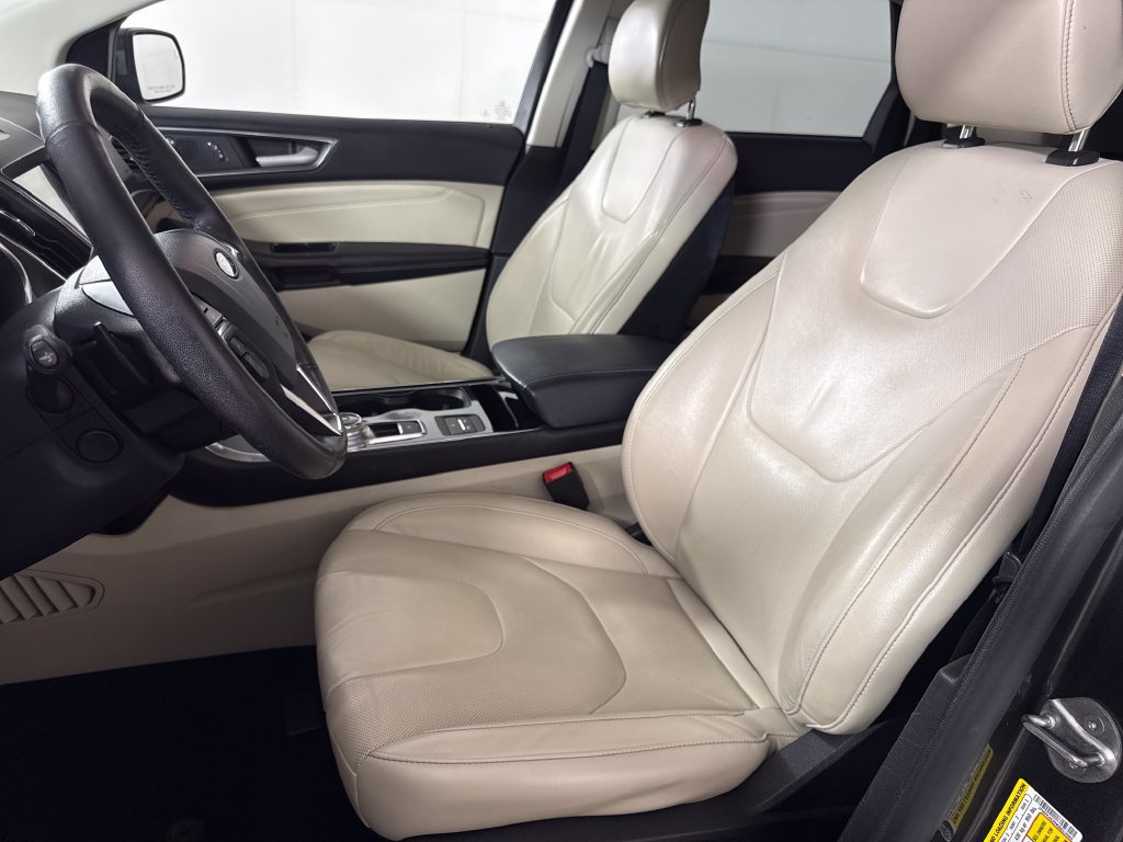 Used 2019 Ford Edge Titanium w/ Equipment Group 301A AWD/4WD image 11