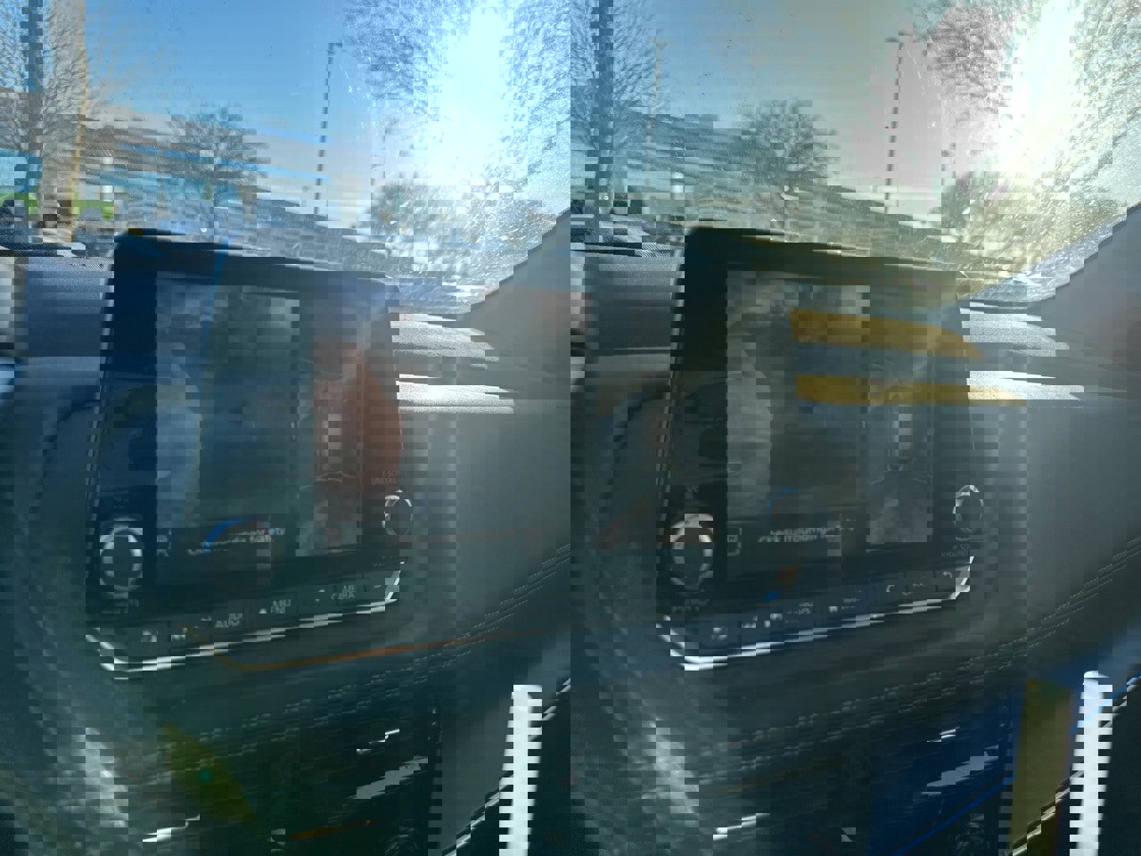 Used 2021 Nissan Rogue SV image 8