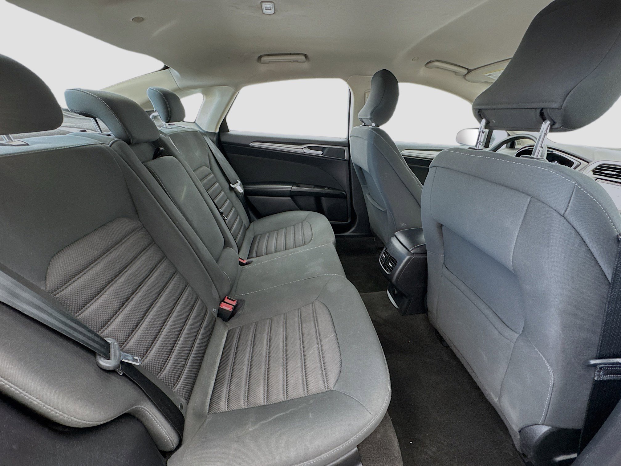 Used 2019 Ford Fusion SE image 18