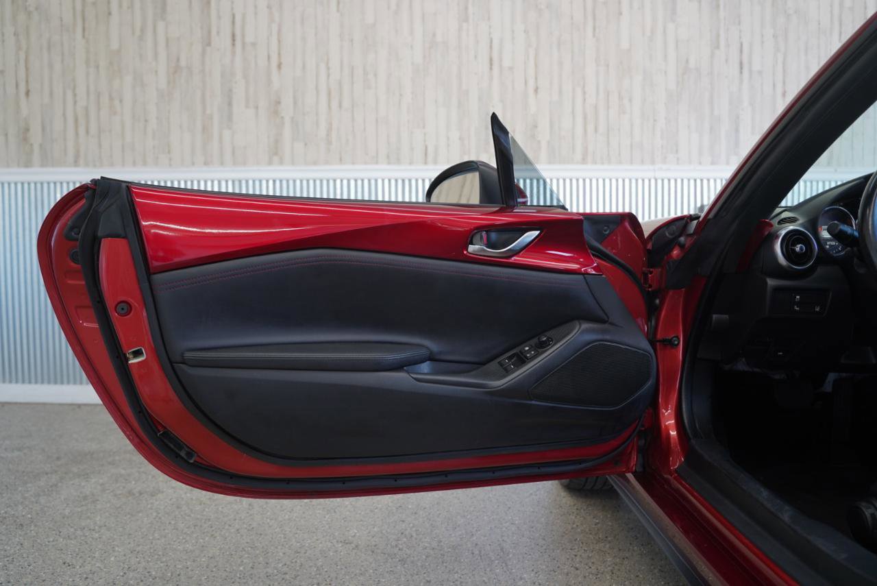 Used 2018 MAZDA MX-5 Miata RF Grand Touring image 33