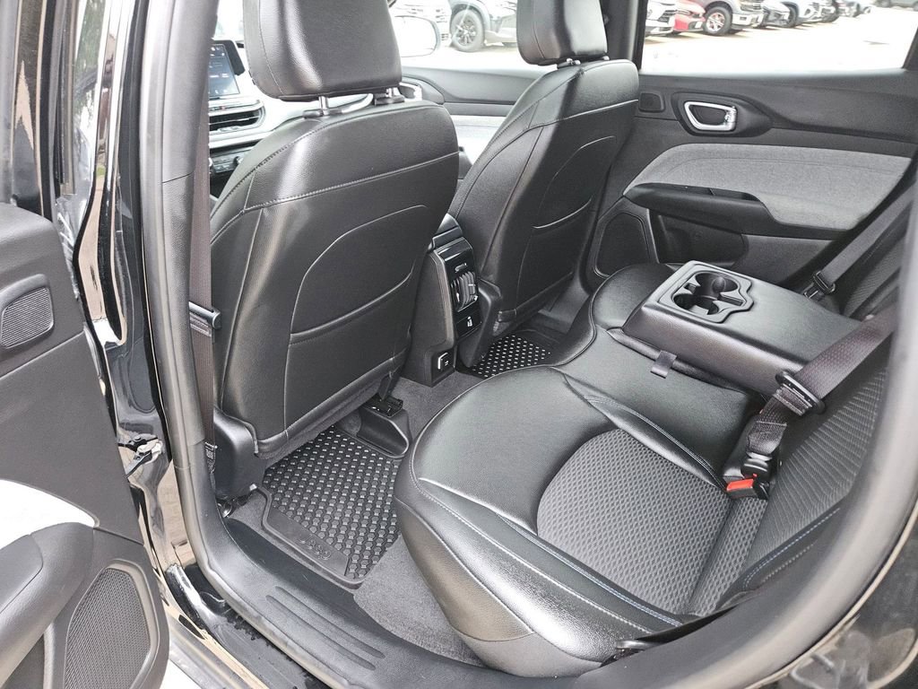 Used 2025 Jeep Compass Latitude w/ Sun & Sound Group AWD/4WD image 29