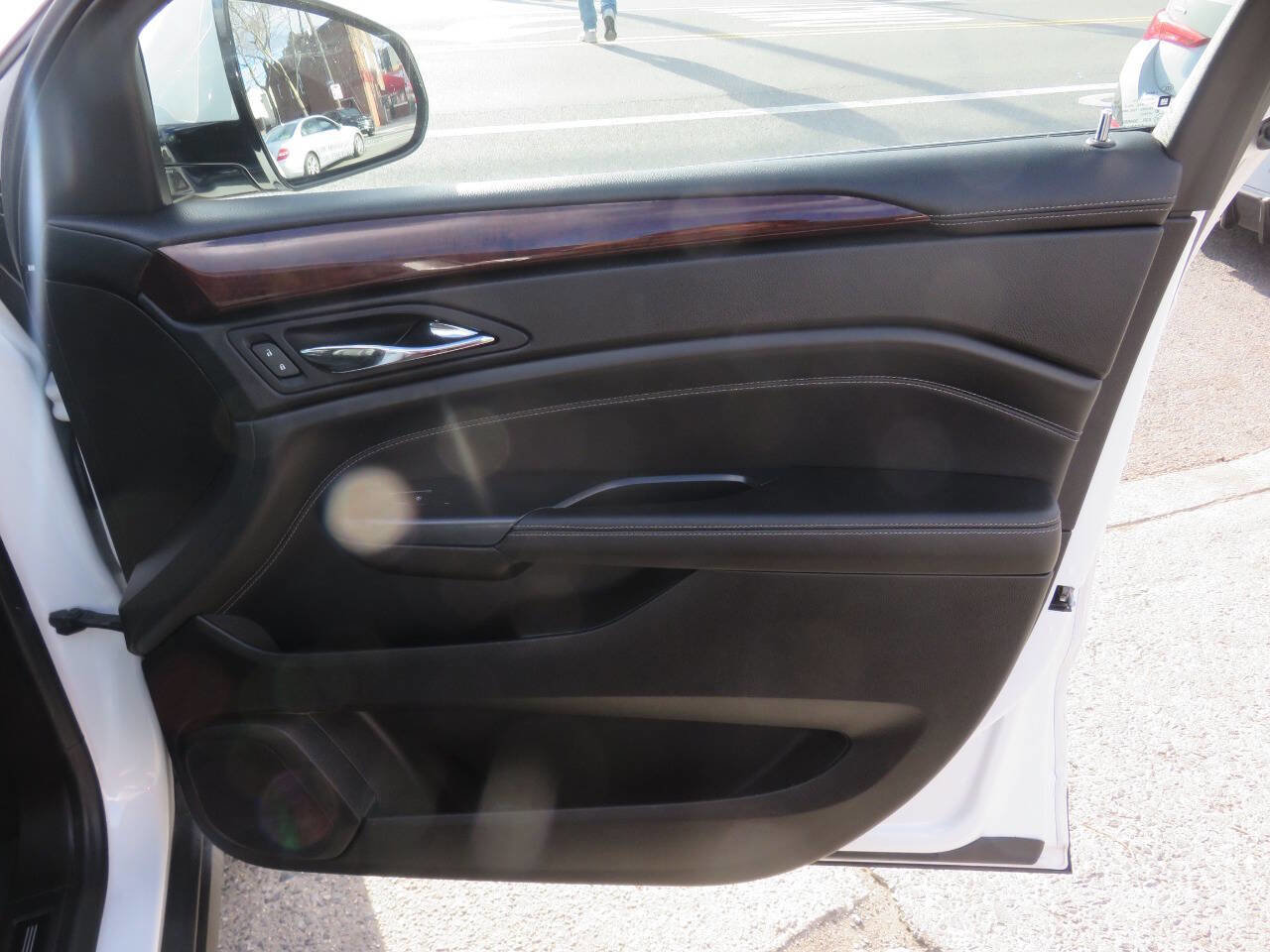 Used 2013 Cadillac SRX Luxury image 31