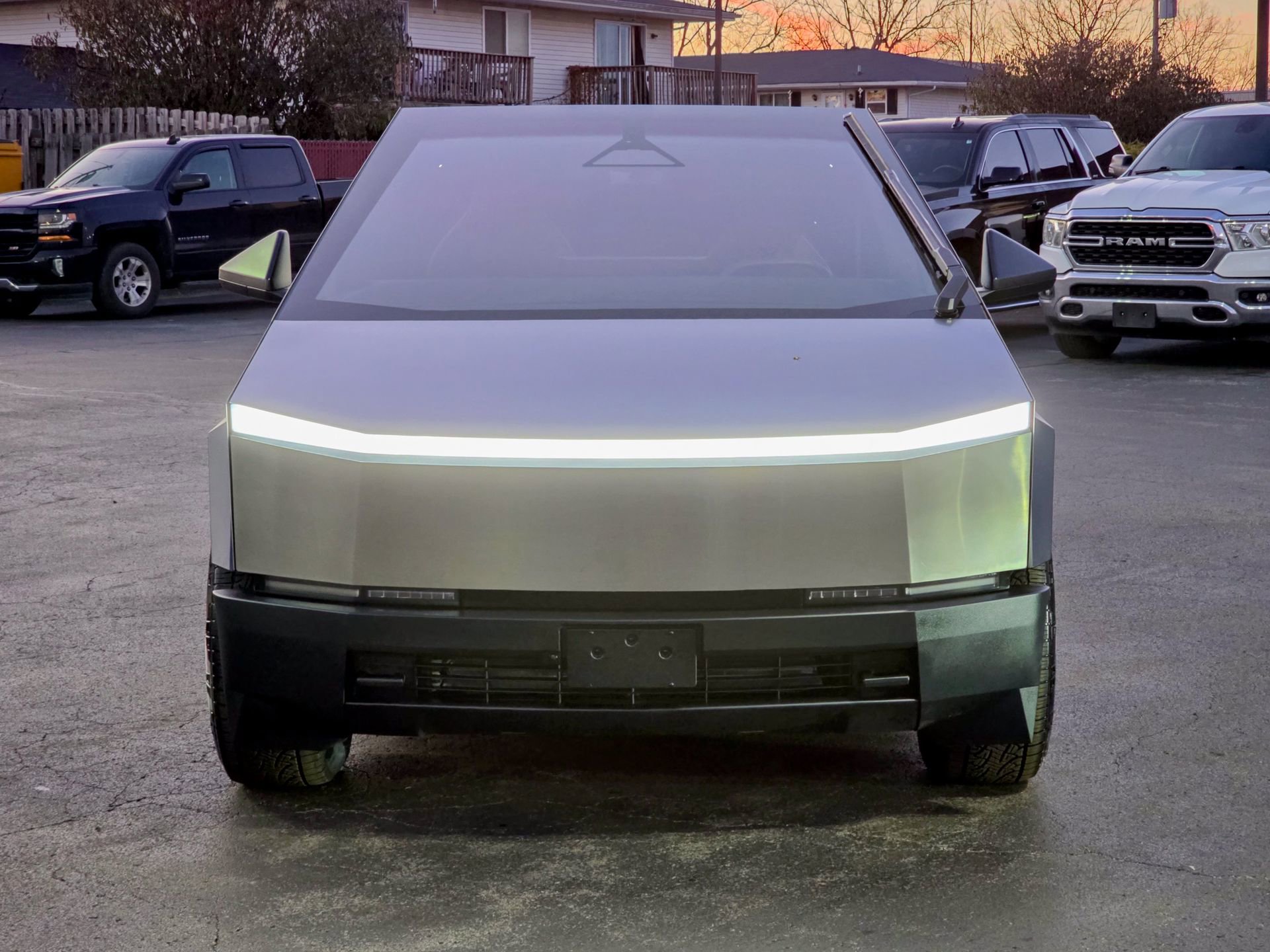 Used 2025 Tesla Cybertruck AWD Crew Cab image 3