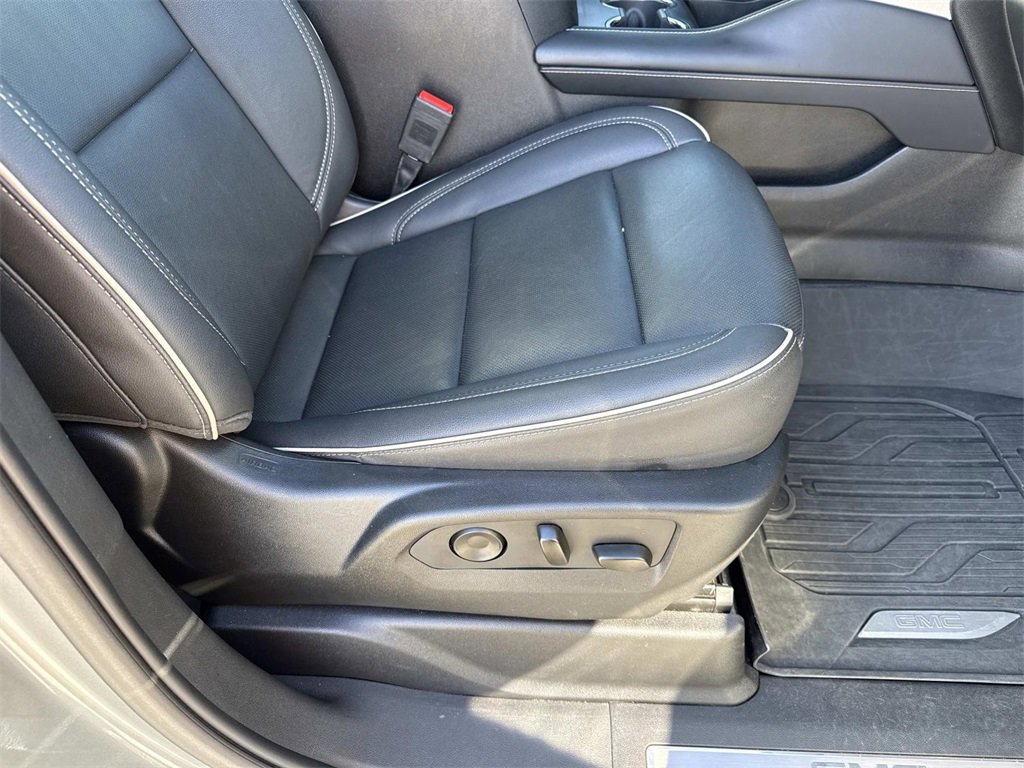 Used 2023 GMC Yukon SLT w/ SLT Luxury Package image 31