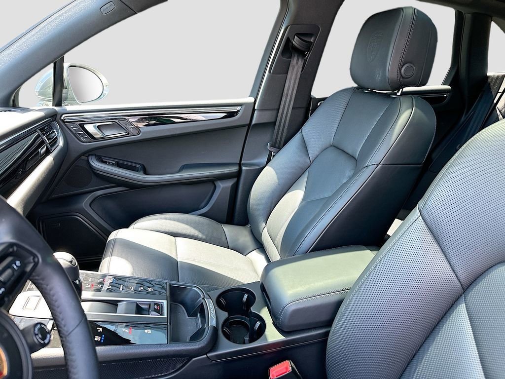 Certified 2026 Porsche Macan AWD/4WD image 26
