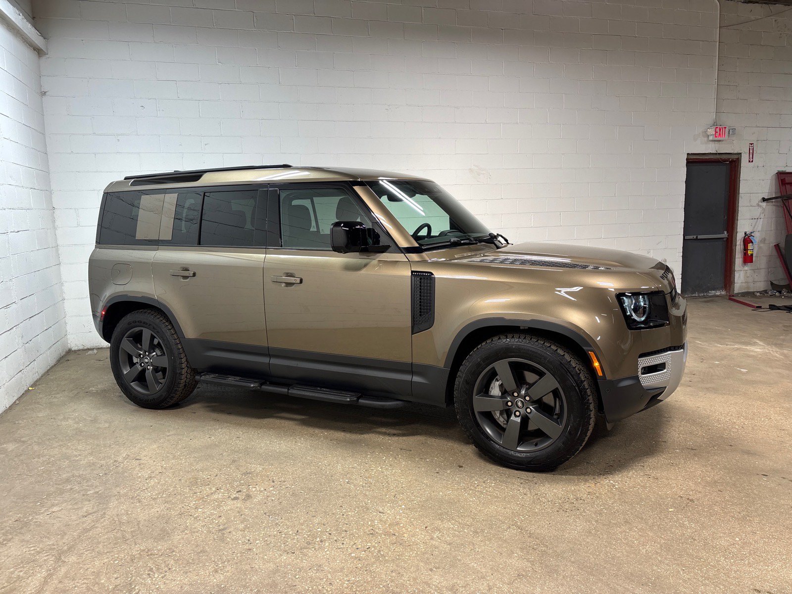 New 2025 Land Rover Defender 110 S AWD/4WD image 5