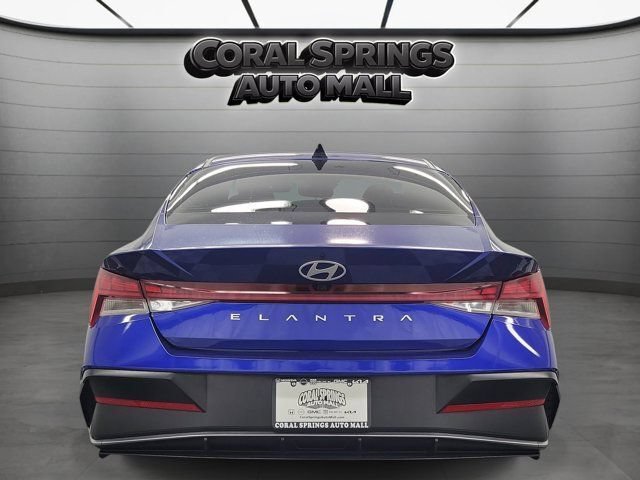 Used 2024 Hyundai Elantra SEL FWD image 5