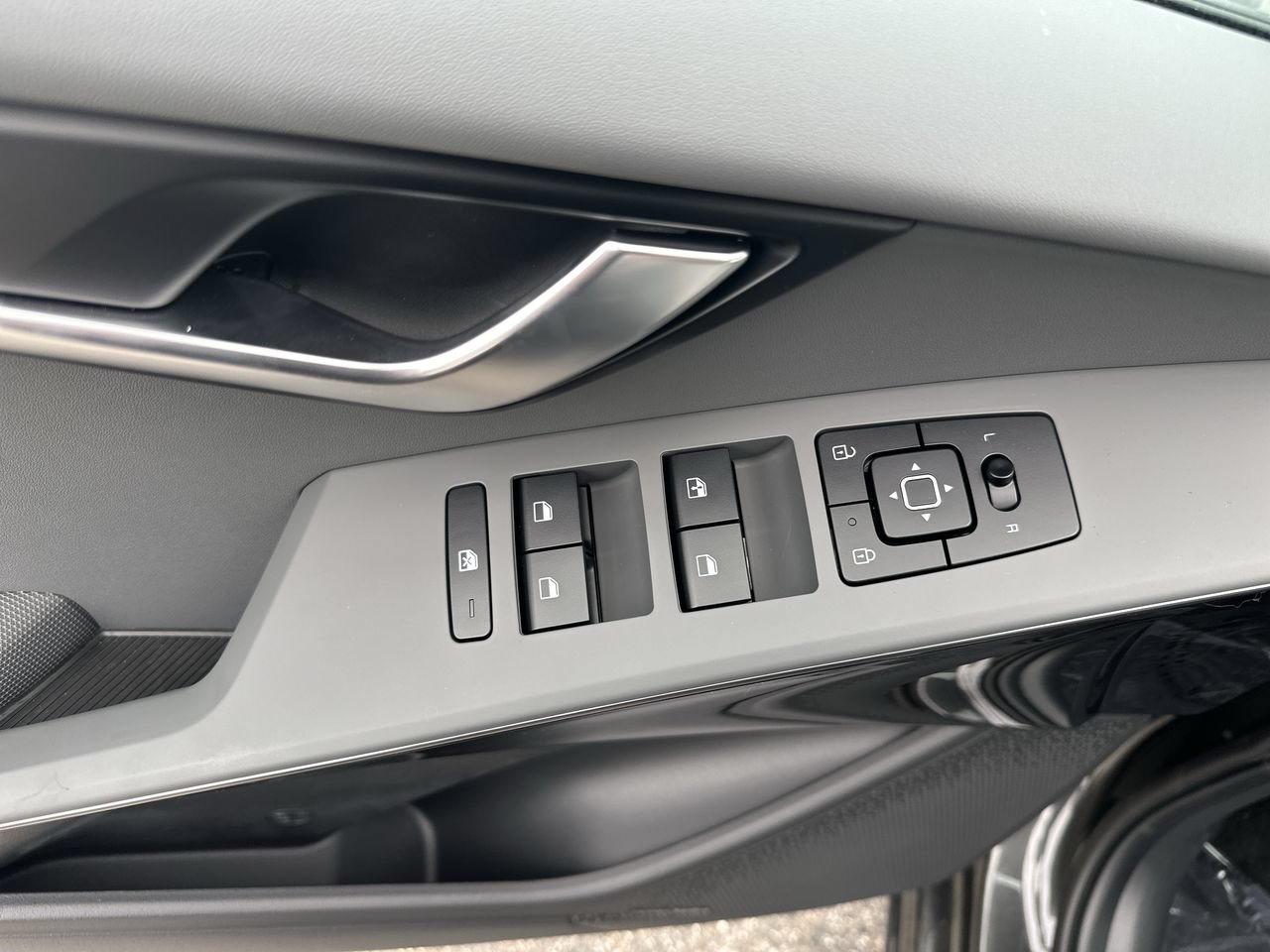 New 2026 Kia Niro EX FWD image 3