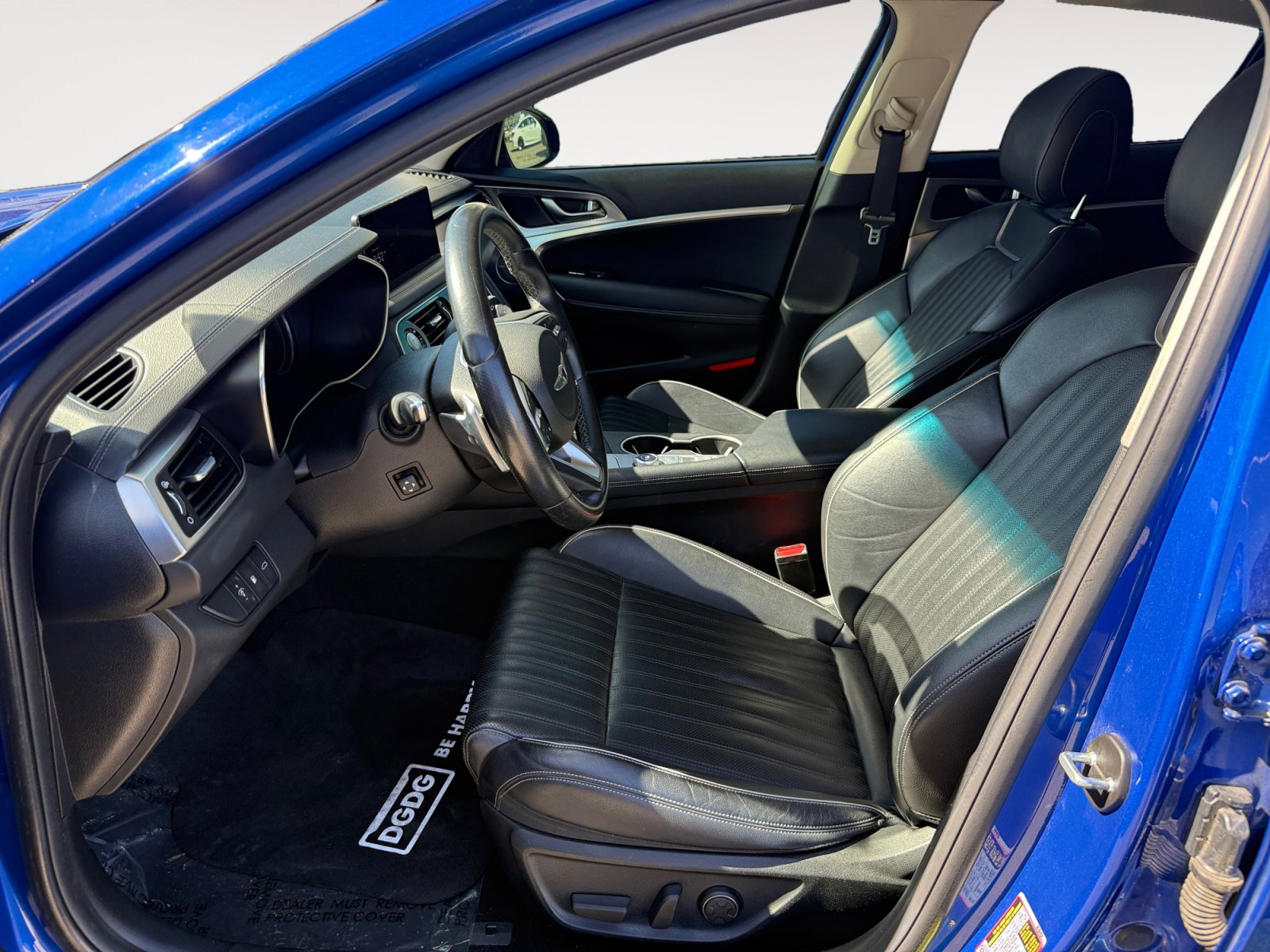 Used 2022 Genesis G70 2.0T w/ Prestige Package RWD image 10