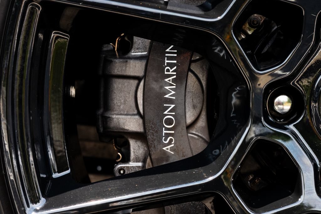 Used 2021 Aston Martin DBX AWD/4WD image 11