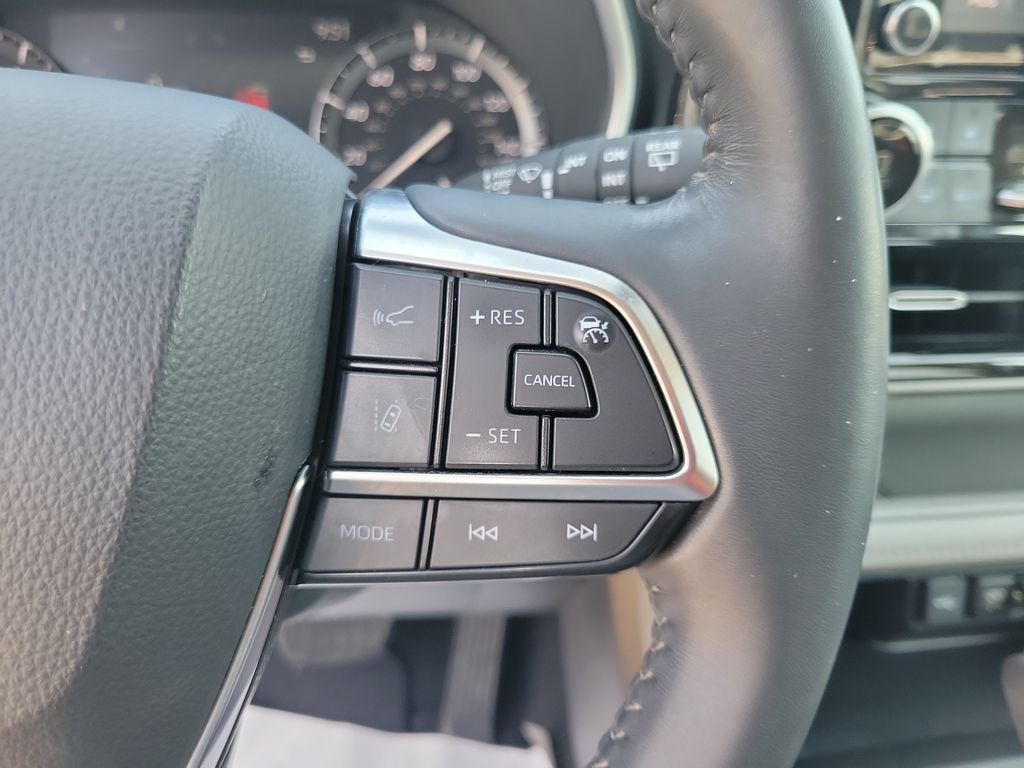 Certified 2021 Toyota Highlander XLE FWD image 21