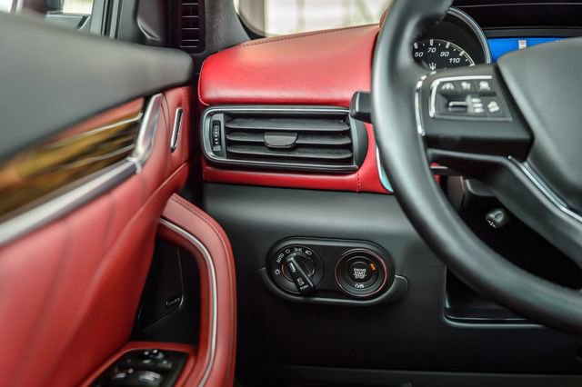 Used 2019 Maserati Levante GranLusso image 28