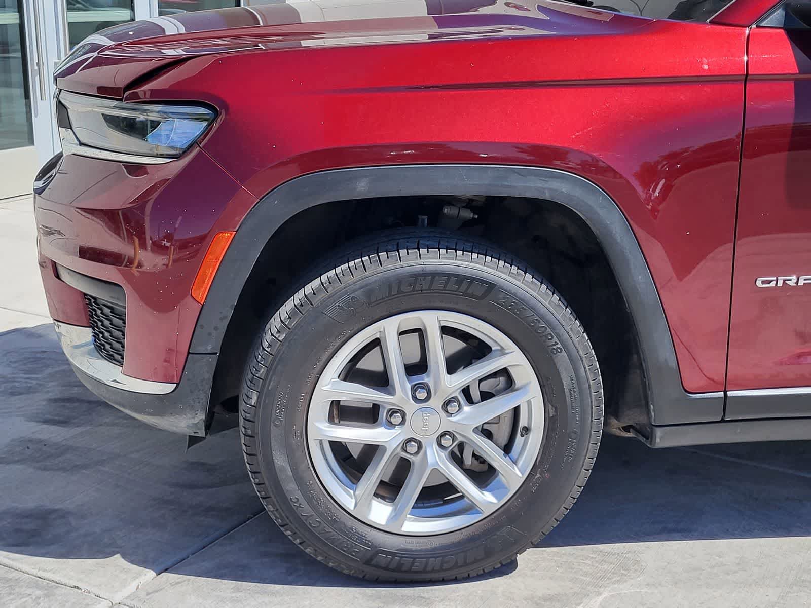 Used 2022 Jeep Grand Cherokee L Laredo w/ Luxury Tech Group I AWD/4WD image 8