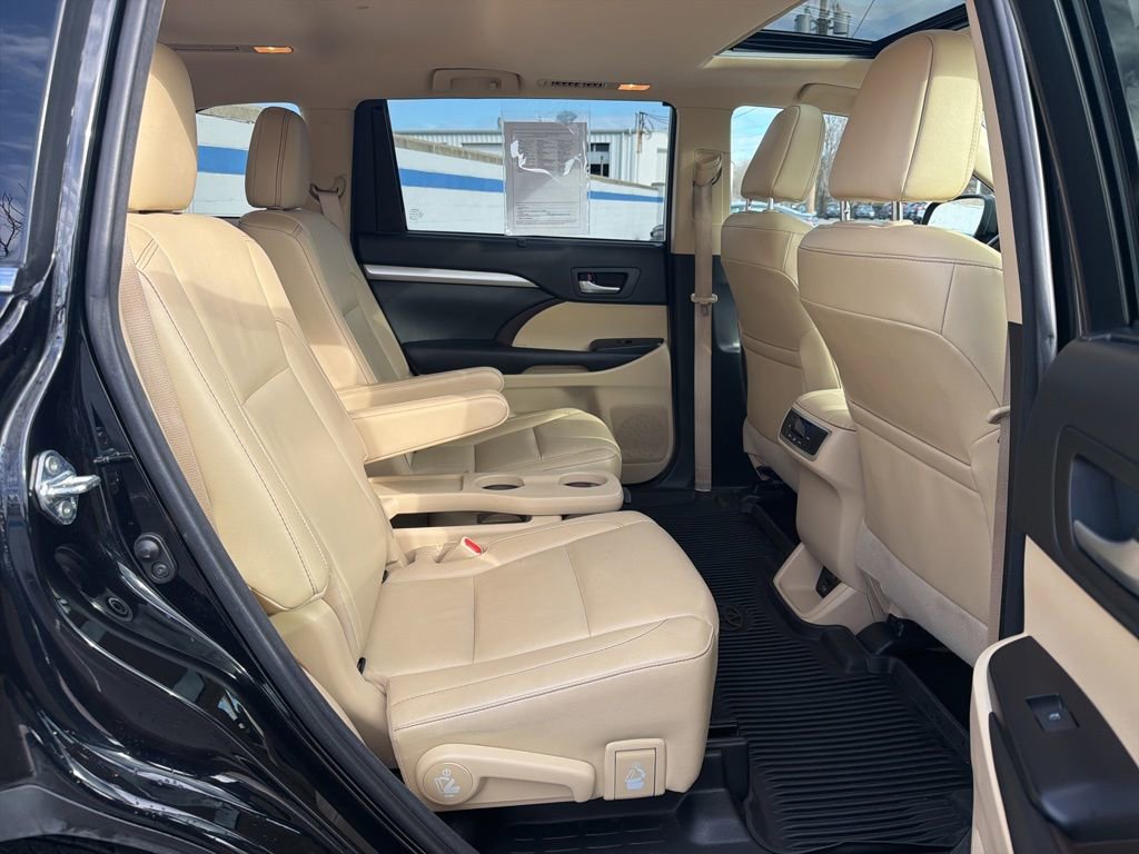 Used 2017 Toyota Highlander XLE image 24