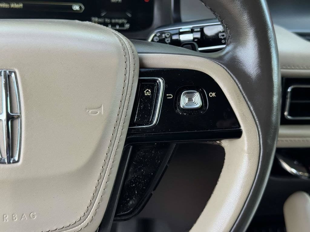 Used 2021 Lincoln Aviator AWD w/ Elements Package image 13