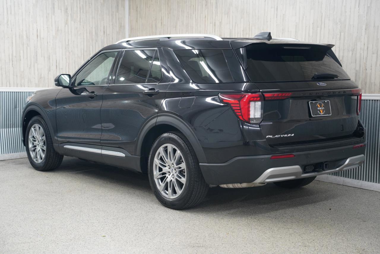 Used 2025 Ford Explorer Platinum RWD image 7