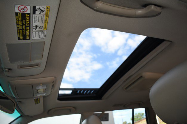 Used 2005 Toyota Land Cruiser AWD/4WD image 19