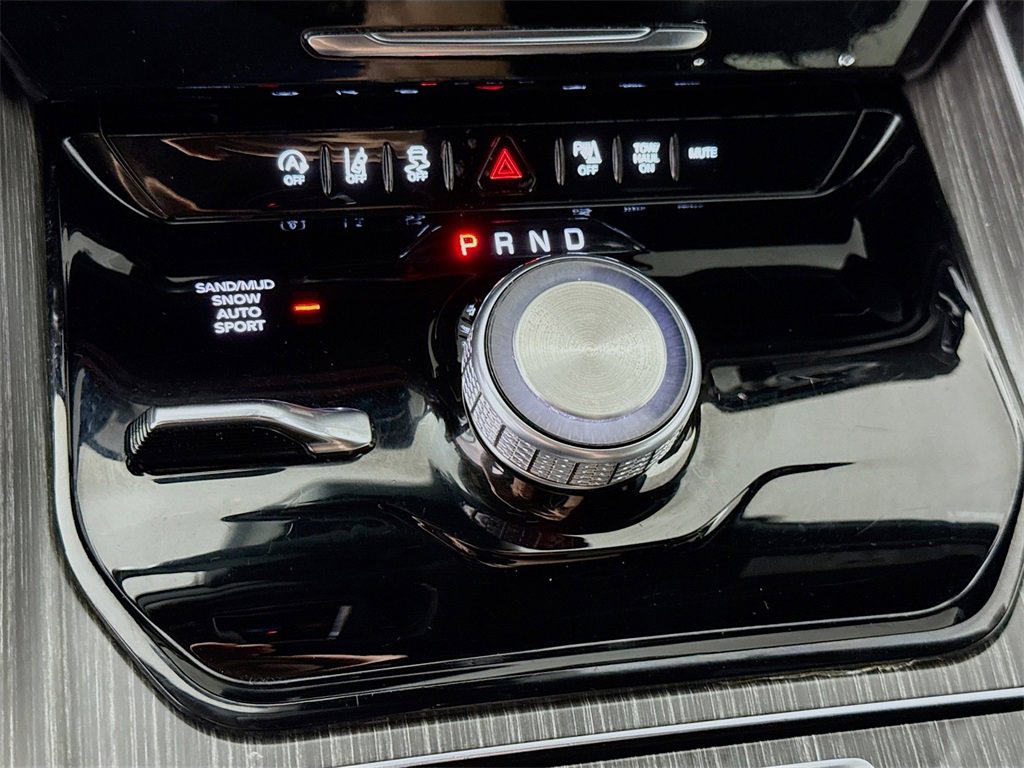 Used 2024 Jeep Wagoneer L Series II w/ Flexible Seating Group image 12