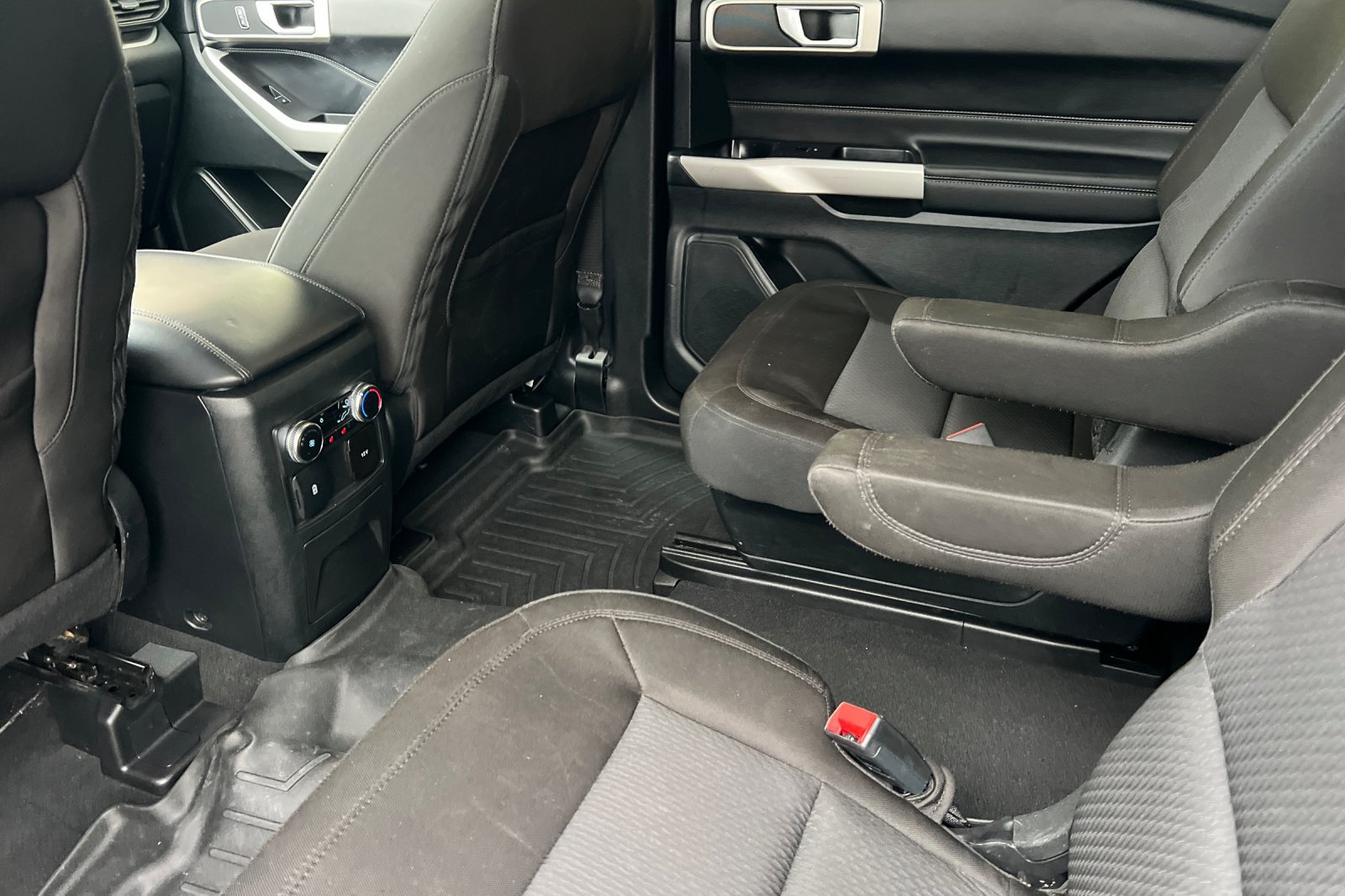 Used 2022 Ford Explorer XLT AWD/4WD image 15