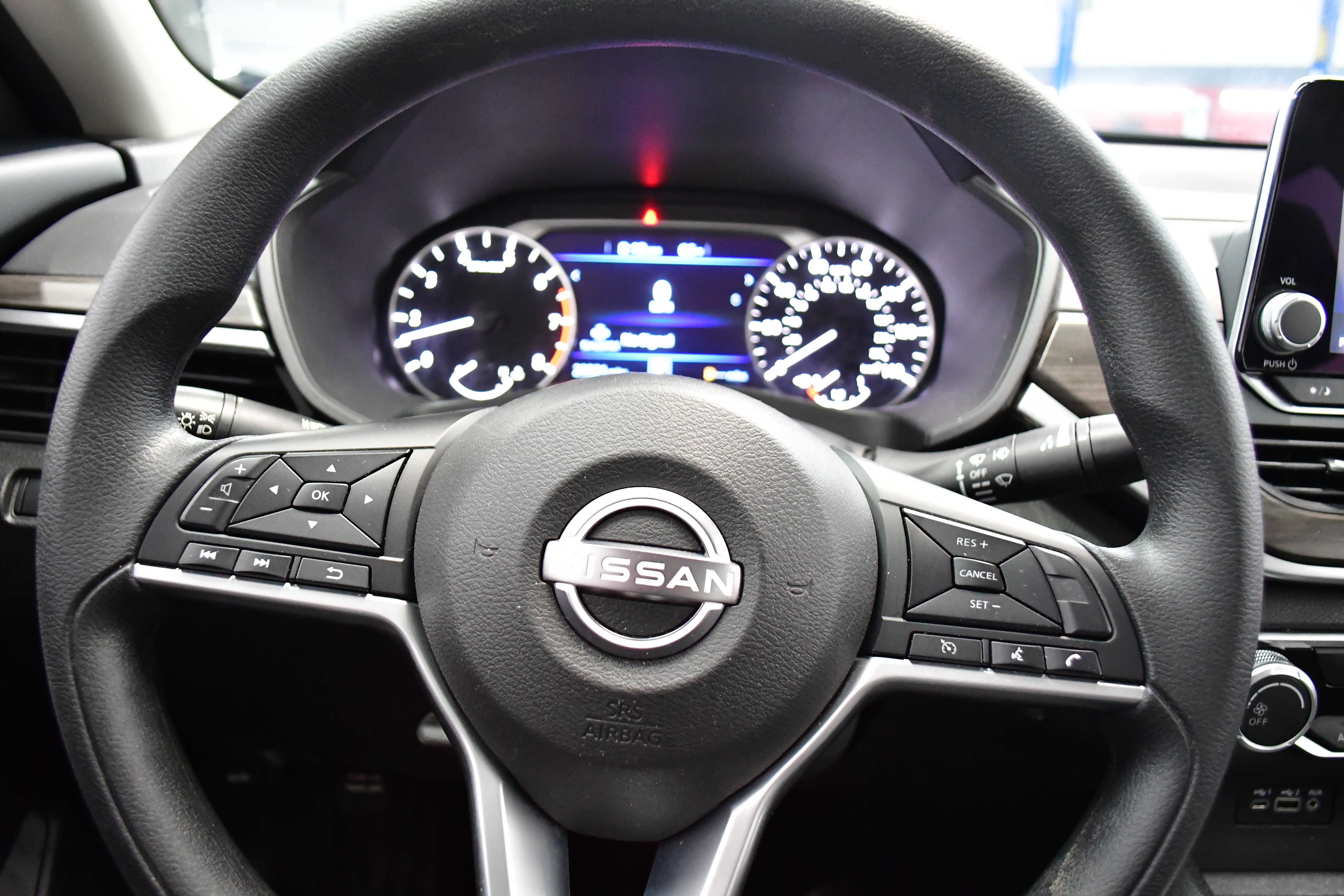 Used 2025 Nissan Altima 2.5 SV FWD image 18