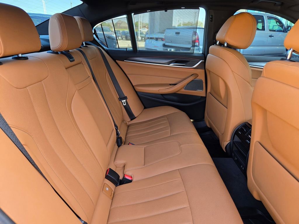 Used 2023 BMW 540i xDrive w/ Executive Package image 25