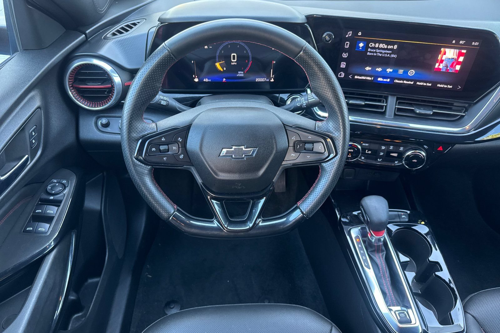 Used 2025 Chevrolet Trax RS FWD image 17