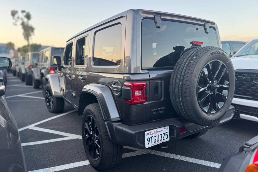 Used 2025 Jeep Wrangler Unlimited Sahara w/ Safety Group AWD/4WD image 4