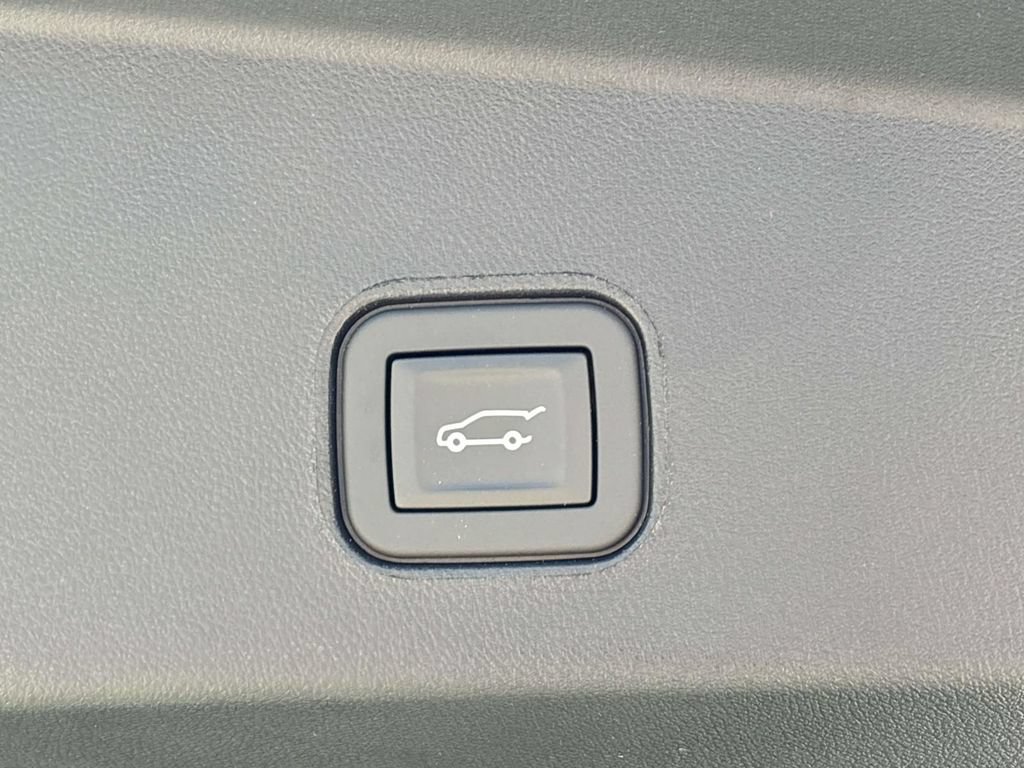 New 2026 Cadillac Lyriq Luxury AWD/4WD image 13