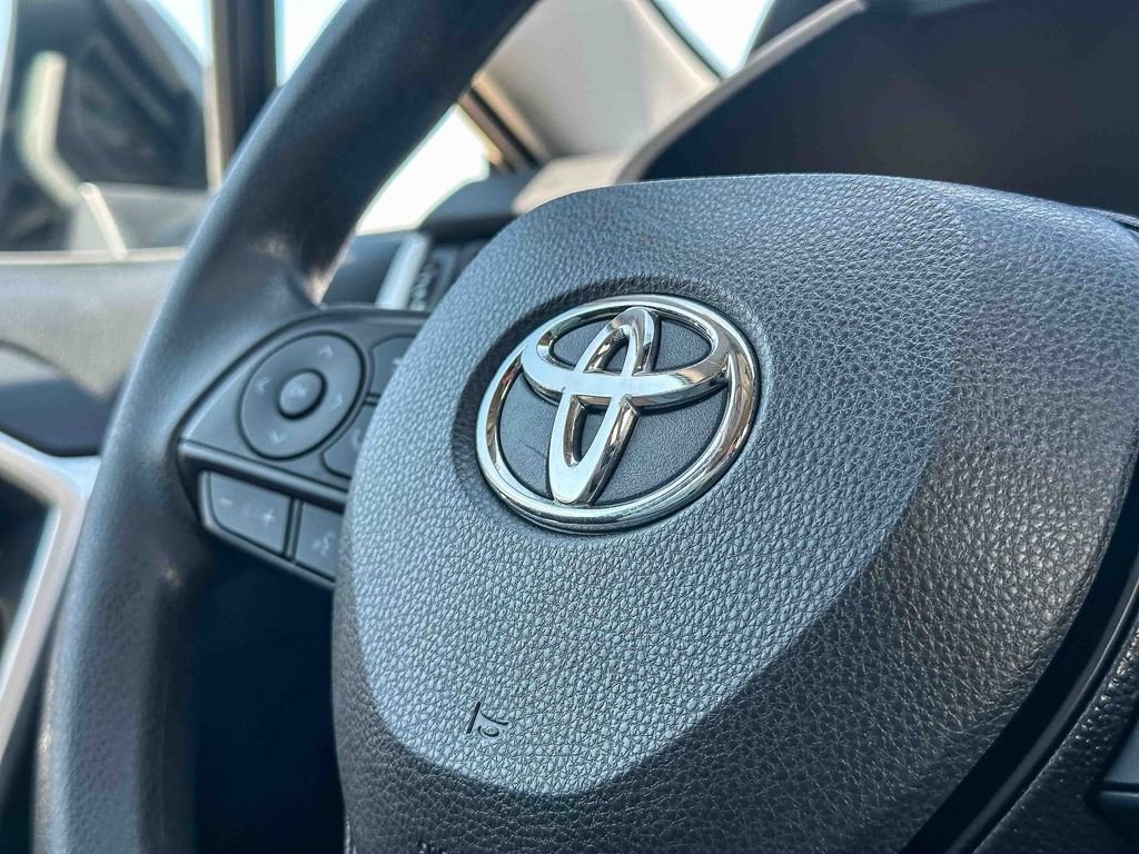 Used 2020 Toyota RAV4 XLE w/ Convenience Package image 30