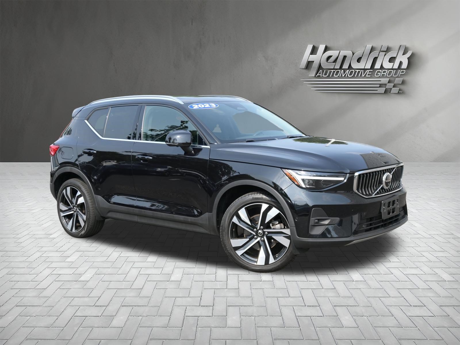 Used 2023 Volvo XC40 B5 Ultimate w/ Climate Package AWD/4WD image 2
